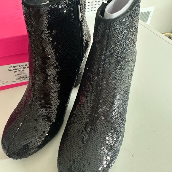 Torrid Betsy Black Sparkly Ankle Boots - Picture 1 of 9